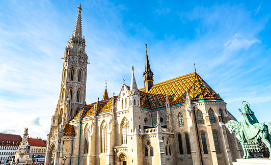 Iglesia De Matías Y Bastión De Los Pescadores Budapest Hungría Foto de stock y más banco de imágenes de Aire libre - iStock Iglesia De Matías Y Bastión De Los Pescadores Budapest Hungría Foto de stock y más banco de imágenes de Aire libre - iStock