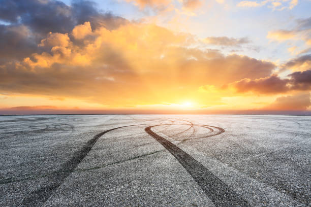 istock Empty asphalt ground and city skyline with beautiful clouds at sunset 1133143626