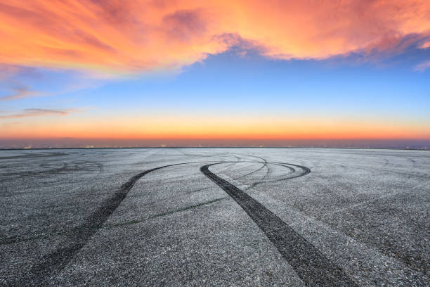 istock Empty asphalt ground and city skyline with beautiful clouds at sunset 1133144891