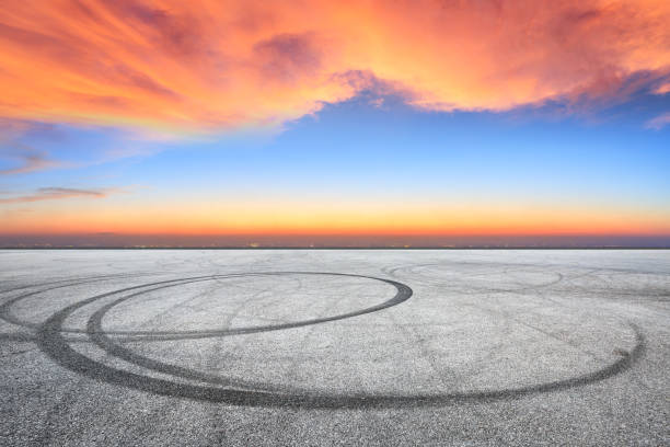 istock Empty asphalt ground and city skyline with beautiful clouds at sunset 1133144916