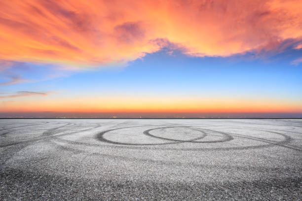 istock Empty asphalt ground and city skyline with beautiful clouds at sunset 1133144917