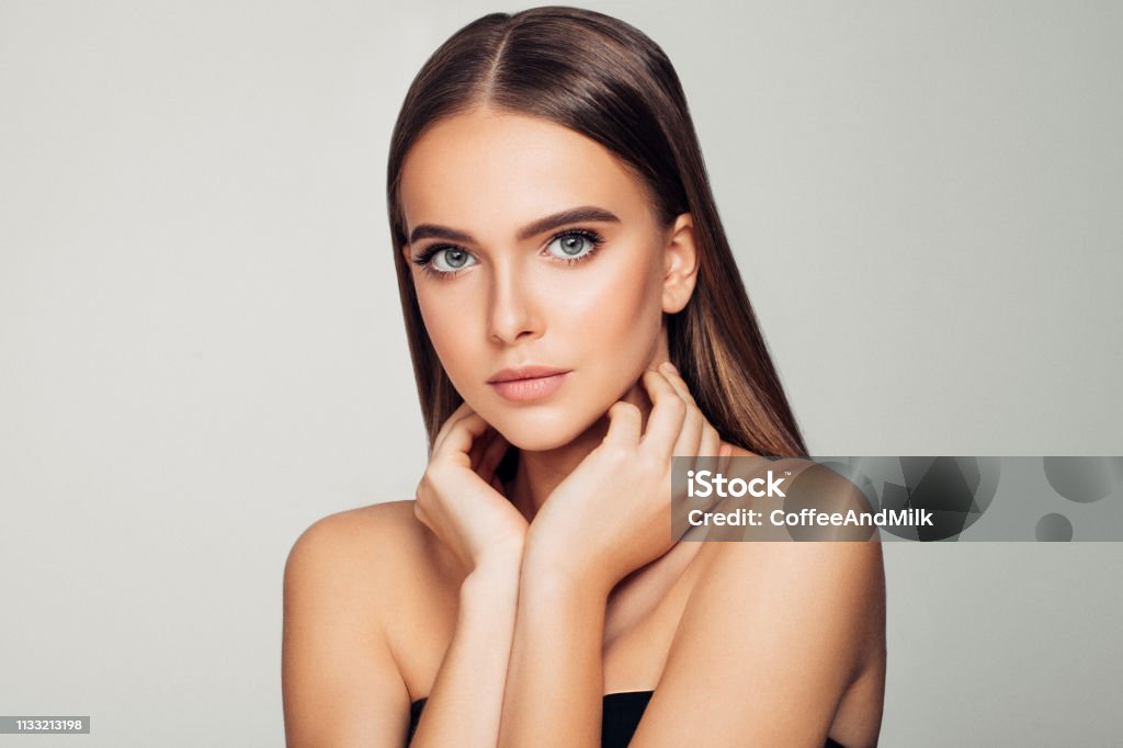 Schöne Frau. Sanftes Make-up und perfekte Haut. - Lizenzfrei Model Stock-Foto