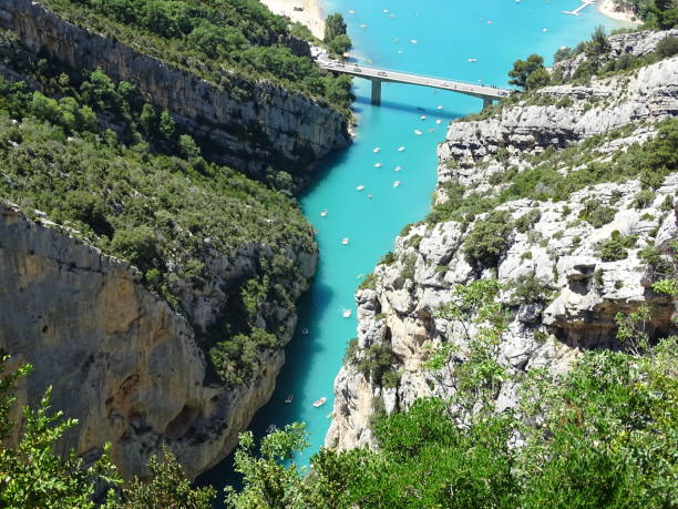 ле вердон во французском провансе - france verdon river scenics bridge стоковые фото и изображения