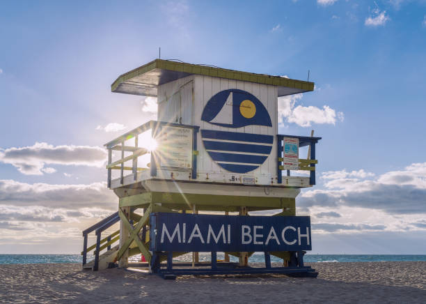 istock Lifeguard Hut Sunrise in Florida 1133278504