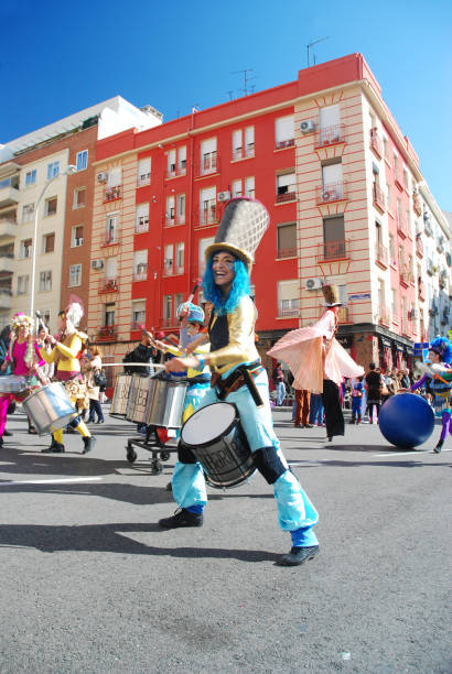 madrid, spain, march 2nd 2019: carnival parade, members of tabarilea percusion playing and dancing - traditional festival juggling women performer imagens e fotografias de stock