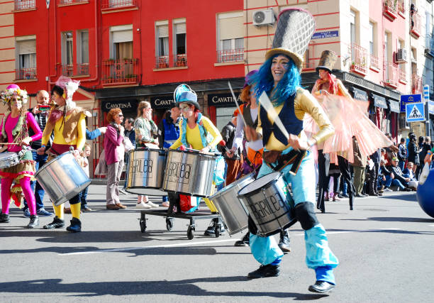 madrid, spain, march 2nd 2019: carnival parade, members of tabarilea percusion playing and dancing - traditional festival juggling women performer imagens e fotografias de stock