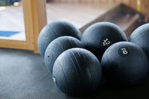 gym slam balls Close up variation size of  slam balls ( d-balls ) at gym circuit training stock pictures, royalty-free photos & images