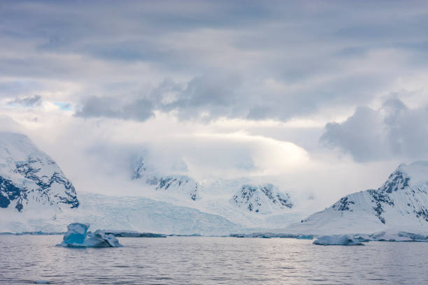 istock coast of Antarctic Peninsula 1133357304