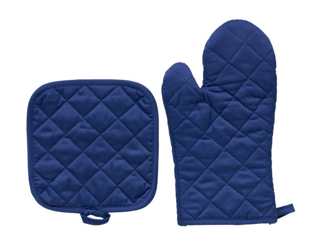 голубая кухонная перчатка, теплозащита и безопасность. - sports glove protective glove equipment protection стоковые фото и изображения