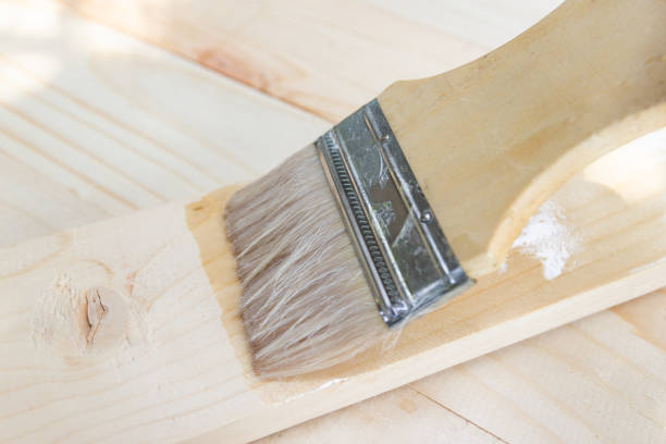 istock Paint brush with Shellac oil paint on wood 1133379012