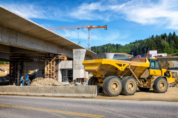 construcción de los viaductos en la nueva autopista s7, polonia - bridge incomplete construction building activity fotografías e imágenes de stock