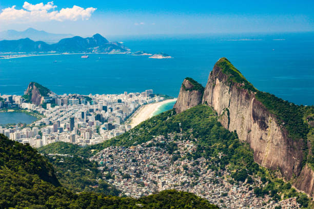 The landscapes of Rio de Janeiro Largest international tourist destination in Brazil and Latin America. Rio de Janeiro is the most well-known Brazilian city abroad. verão stock pictures, royalty-free photos & images