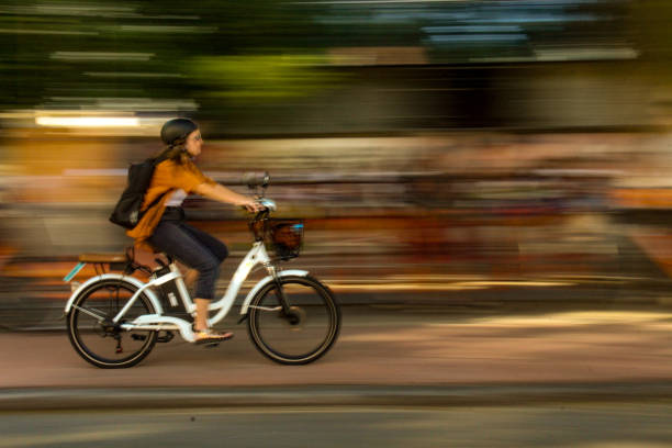 les paysages de rio de janeiro - electric bicycle photos et images de collection