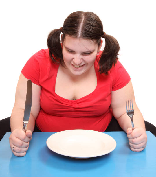 배고픈 뚱뚱한 여자와 빈 접시. - eating disorder bulimia gag weight 뉴스 사진 이미지