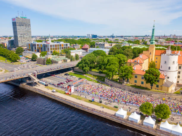 osób biegających w international marathon lattelecom - marathon aerial view crowd running zdjęcia i obrazy z banku zdjęć