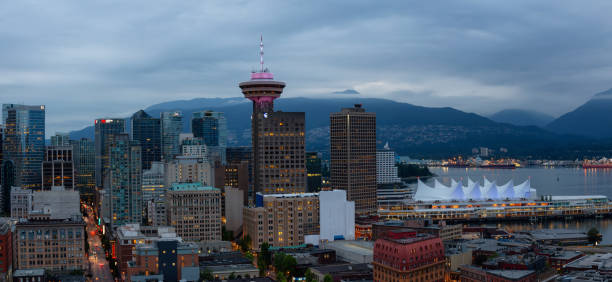 innenstadt vancouver - scenics skyline panoramic canada place stock-fotos und bilder