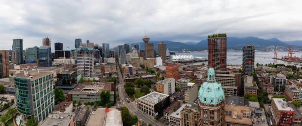 innenstadt vancouver - scenics skyline panoramic canada place stock-fotos und bilder