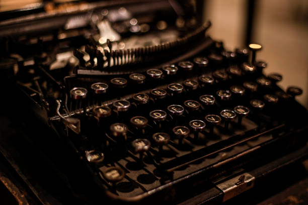 close up typewriter keys - typebar business retro revival letter imagens e fotografias de stock