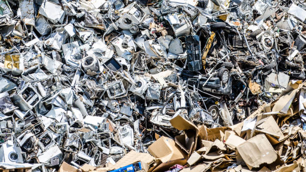 istock Washing machines, cars and other garbage 1133440491