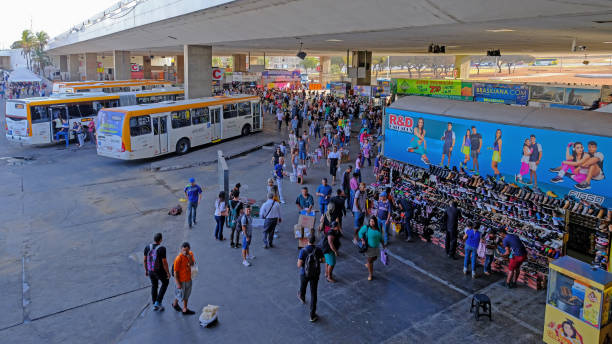 główny dworzec autobusowy, główny węzeł komunikacyjny, brasilia, brazylia, ameryka południowa - transportation south america bus people zdjęcia i obrazy z banku zdjęć
