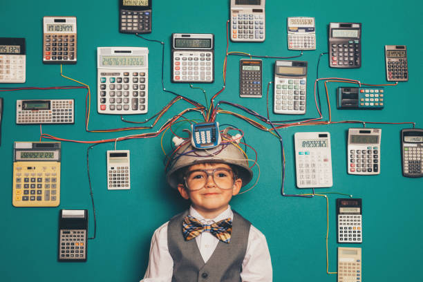 giovane nerd boy con invenzione calcolatrice - retro revival connection innovation child foto e immagini stock