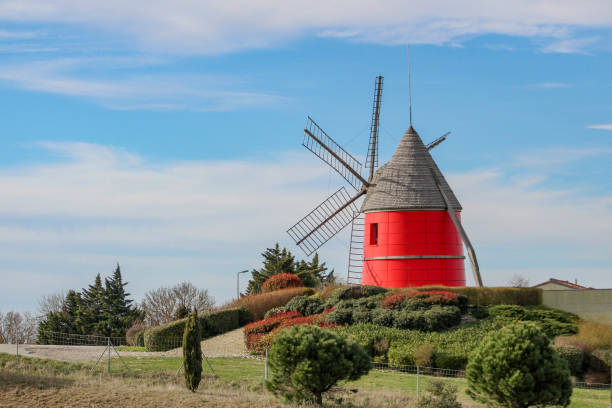 le moulin rouge - red mill photos et images de collection