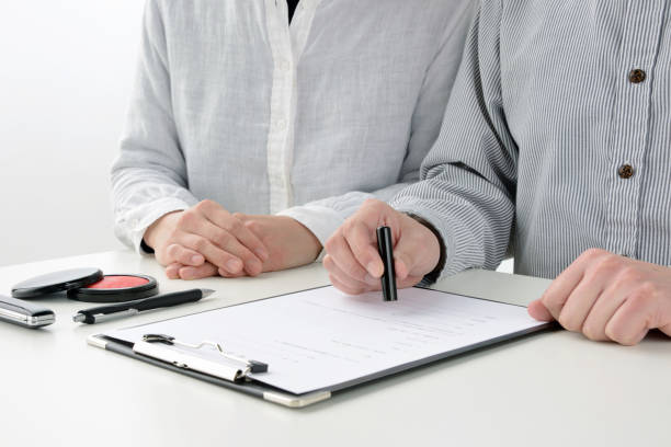 istock Man and woman making contract in Japan 1133476042