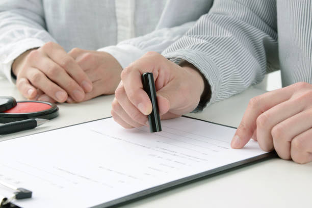 istock Man and woman making contract in Japan 1133476045