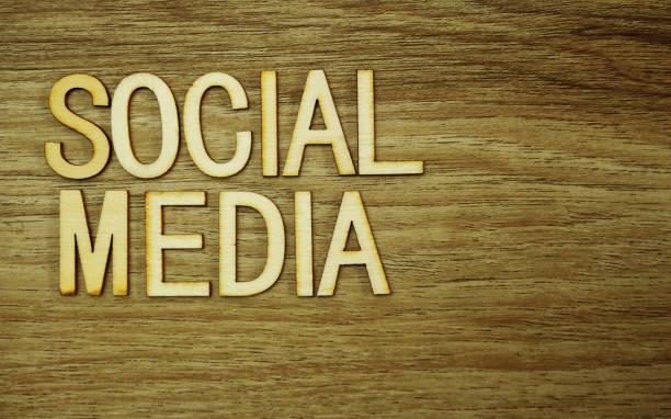 istock Social Media text message on wooden background 1133493167