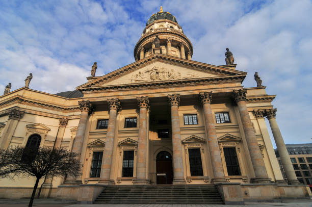 catedral alemana-berlín - berlin germany gendarmenmarkt schauspielhaus germany fotografías e imágenes de stock