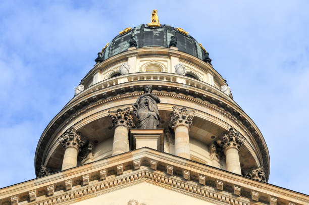 ドイツ大聖堂-ベルリン - berlin germany gendarmenmarkt schauspielhaus germany ストックフォトと画像