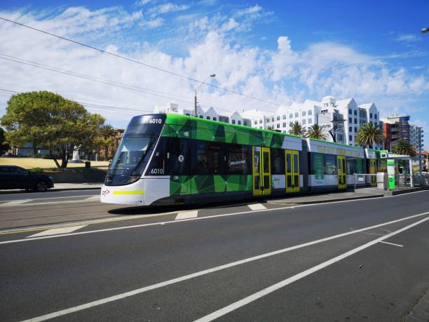 tram elettrico a st kilda - melbourne - train australia electric train image foto e immagini stock