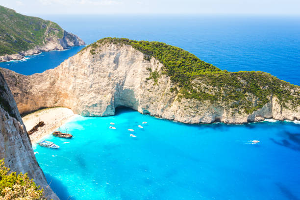 bahía única navagio - wreck recreational boat nature mode of transport fotografías e imágenes de stock