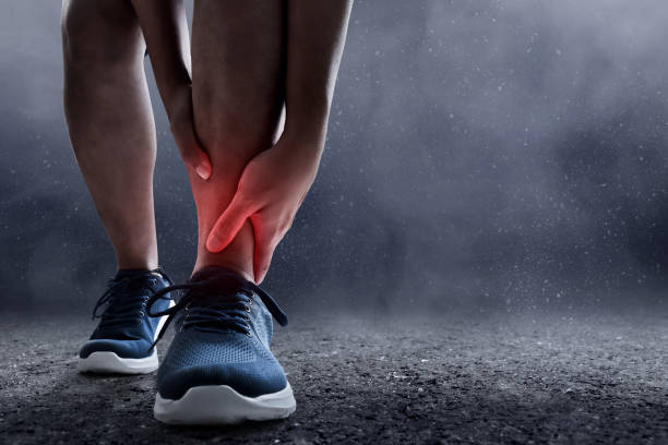 runner leg injury - cramp imagens e fotografias de stock