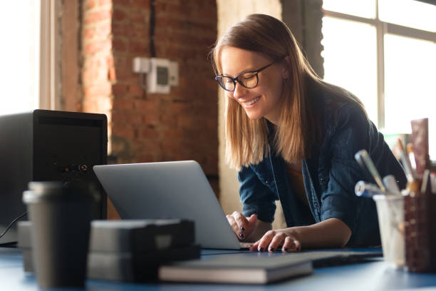 istock Girl in the office 1133561648