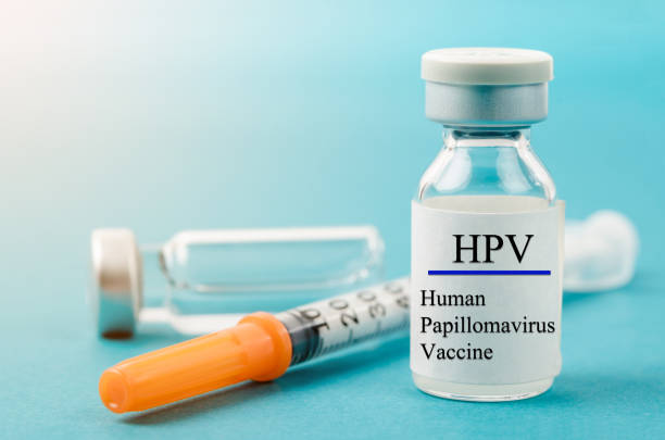 human papilloma virus vaccine with syringe and vial - medicine dose medical medicine and science imagens e fotografias de stock