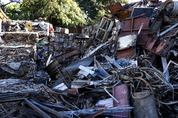 sucata oxidada assorted - recycling center junkyard car scrap metal - fotografias e filmes do acervo