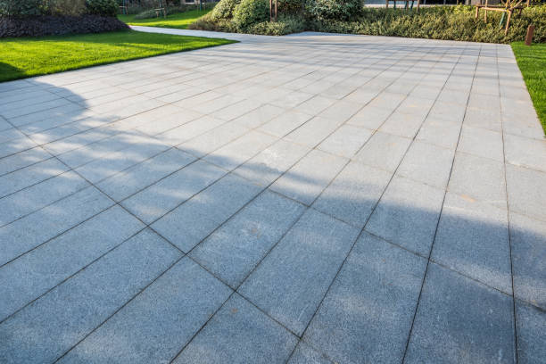 istock Green lawn and marble tiles 1133591427