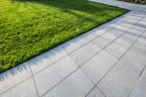 istock Green lawn and marble tiles 1133591482