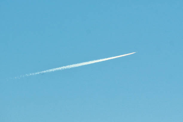 Airplane Trail Airplane Trail renkli fotoğraf stock pictures, royalty-free photos & images