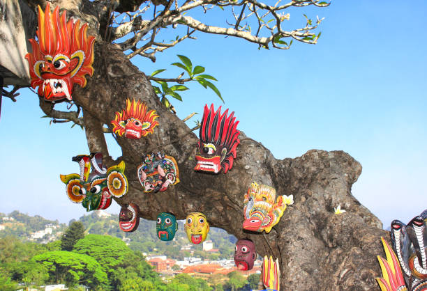 máscaras tradicionais dos espíritos, dos demônios e dos animais, sri lanka - art tribal art traditional culture multi colored - fotografias e filmes do acervo