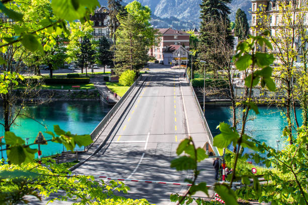 harder kulm - splendida vista durante un sentiero a interlaken, svizzera, europa. escursioni in cima a harder kulm. - bridge people berne river foto e immagini stock