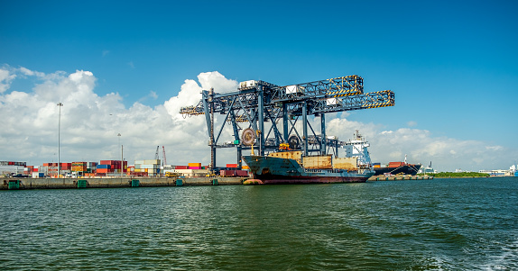 Container removal and placement equipment - port of Florida Everglades