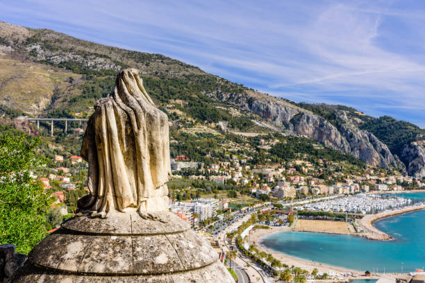 stary cmentarz w menton - aerial view cityscape menton beach zdjęcia i obrazy z banku zdjęć