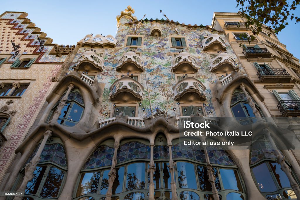 바르셀로나 스페인 안토니 가우디의 유명한 건물의 조각 카사 바트 요 0명에 대한 스톡 사진 및 기타 이미지 - 0명, 건물 정면, 건축  - Istock
