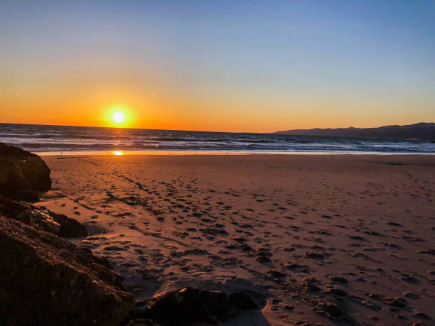 istock Sunset brightens the sky over the Pacific Ocean in Venice, CA 1133659200