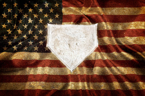 アメリカのスポーツ競技旗を表す野球ホームプレートベースボール内野 - baseball dirt softball baseball diamond ストックフォトと画像