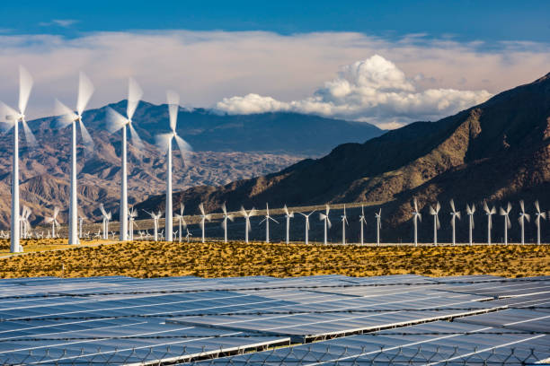풍력 터빈 및 태양광 패널 - solar panel wind turbine california technology 뉴스 사진 이미지