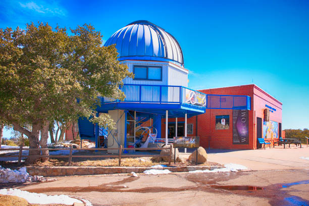 The visitor center at the Kitt Peak National Observatory in Arizona The visitor center at the Kitt Peak National Observatory in Arizona tohono o'odham stock pictures, royalty-free photos & images