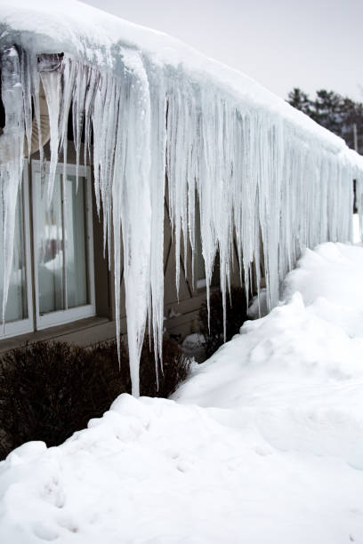 istock Building with very long icicles hanging off of roof 1133703417